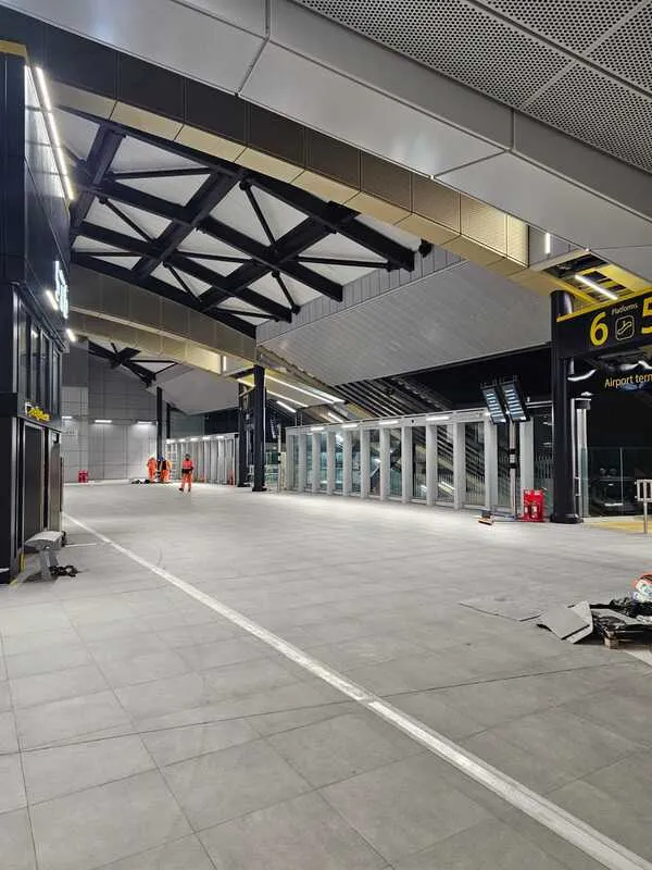 Gatwick Train Station extension construction progress image from Lasckos