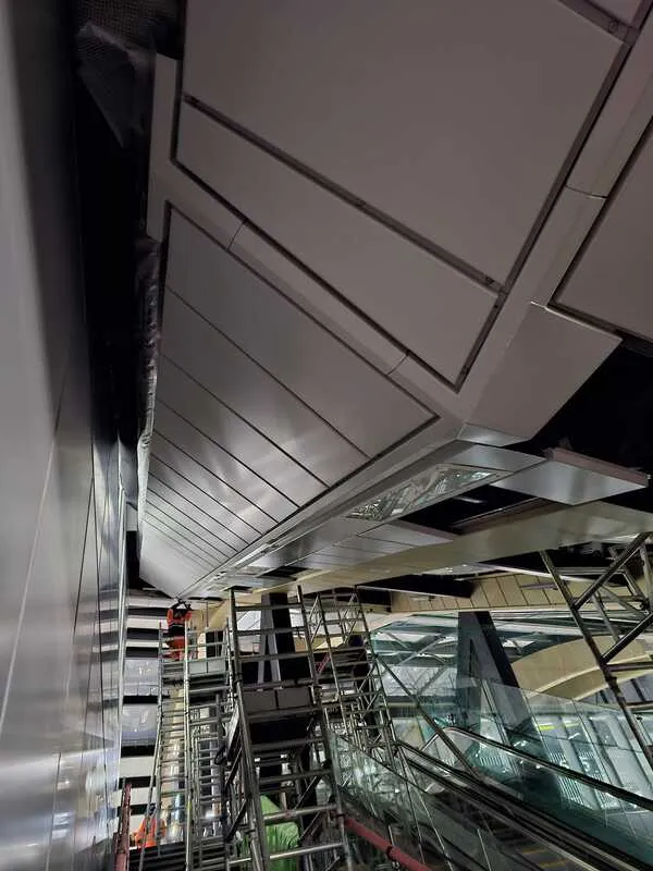 Gatwick Train Station extension construction progress image from Lasckos